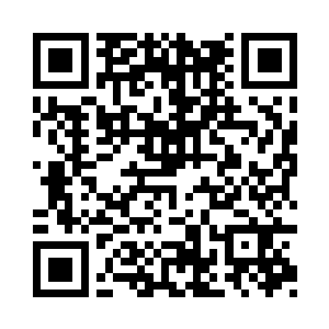 紧接着亮起了几盏暗红色的灯光亮起二维码生成