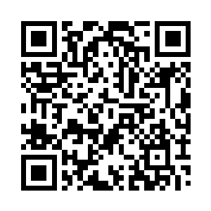 紧接着就从天空中飘落下两张攻击性仙符二维码生成