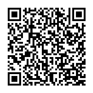 紧紧的将她扣在怀里一记深吻之后一俯身将人打横抱起往房里走去二维码生成