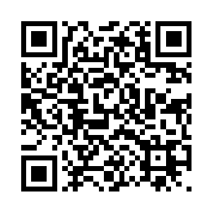 紧身皮衣在脚上的高跟皮靴的作用下二维码生成