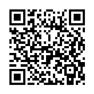 紫晴的身体几乎完全贴在君北月身体上二维码生成