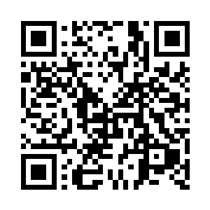 紫鹃小手指着桌上的翠绿可人的腌黄瓜二维码生成
