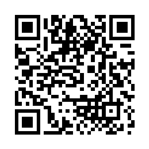 红袍上用金线刺着华丽的太阳图案二维码生成