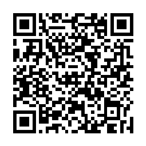 约摸三十多岁的中年男子脚步如飞的向着这边冲了过来二维码生成