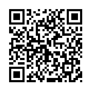 约瑟夫却是以别扭的姿势向西蒙的双眼刺去二维码生成