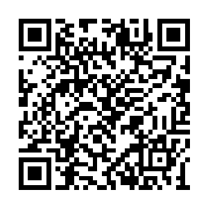 终于将一直没动地方的冷小邪逼得向后退了三步二维码生成