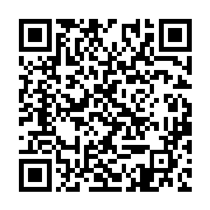 终于将女人下面那一条已经彻底湿掉的小内给扯下二维码生成