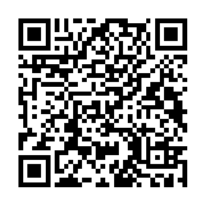 经理将刚才那个服务生的话原封不动的又说了一遍二维码生成