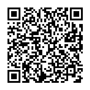 绑在高帮斥候靴鞋带之间的细小冷光照明条只能照亮面前半米不到的范围二维码生成