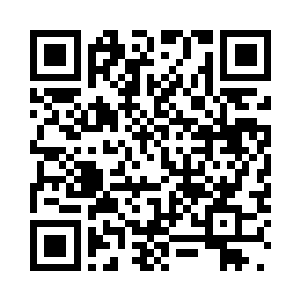 结果看见他在最前面跟几个人交谈二维码生成