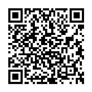 结果真让我找到他手指上带着的一枚红宝石戒指二维码生成