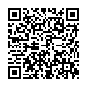 结果顺手抄起墙边的一把斧头就朝目标劈了过去二维码生成