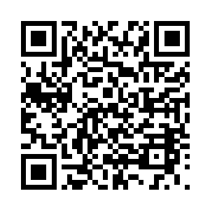 继续操控着屏幕中的小人儿上下翻腾二维码生成