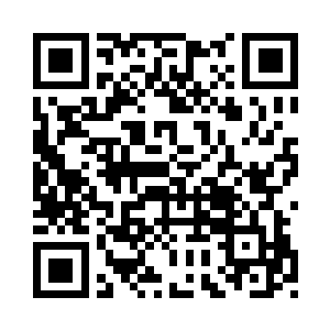 继而在几个女孩暧昧的眼神注视中二维码生成