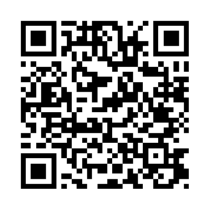 继而走到流年和蓝灵的身边一手一个将其抱住二维码生成