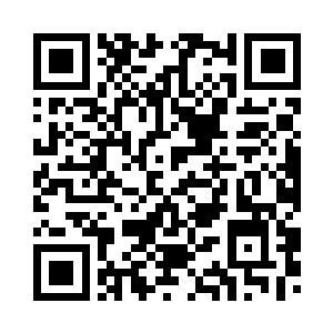 维护人员熟练地安排机器开始维修二维码生成