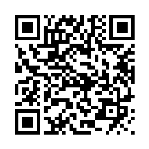绾绾愣愣的看着被池佳一拨开的手二维码生成