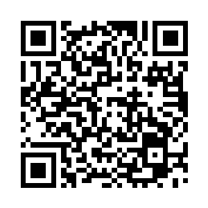 缓缓将魔圣之血与破空古符放入了中央玉柱二维码生成