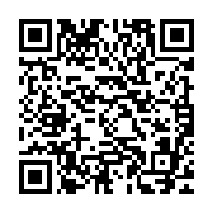 罗宋他们正巧能看到这个身体笔挺伟岸的男子脸上有着一个面具二维码生成