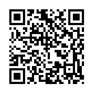 罗香月将一杯茶端到丁长生面前的桌子上二维码生成