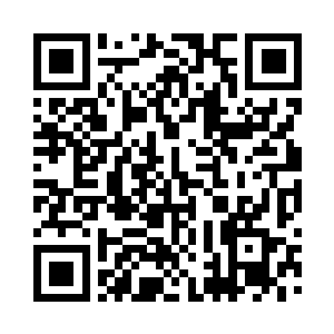 罗龙文拎起酒壶给欧阳子士酒杯里斟满了酒二维码生成