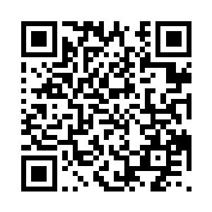 美女小护士白伊伊满脸期待的看着夏天二维码生成