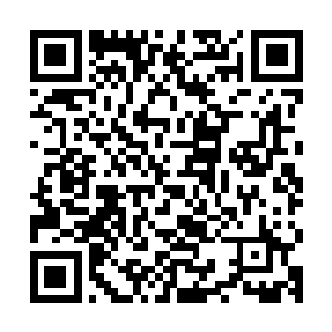 美女服务员差点儿都要被凌云左脸颊上那个深深的酒窝给迷晕了二维码生成