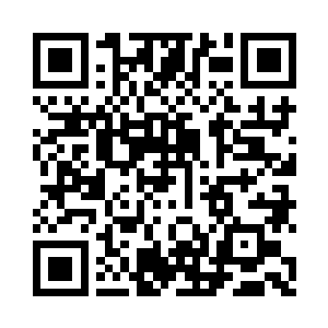 美妇芸丽和若雨若晴正在清扫着落叶二维码生成