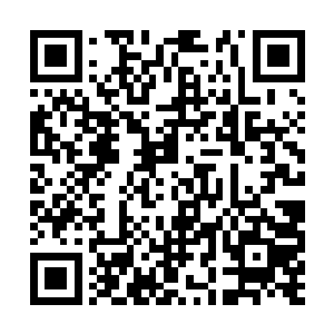 翻手把那块嵌着曲谱碎片的石块收入了储物戒指中二维码生成