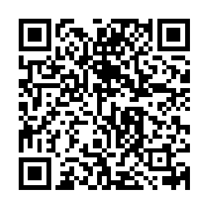 老族长亲自拿清水将这座不知道存放了多少年的雕像擦洗了一遍二维码生成