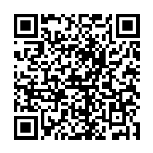 老板娘说完之后便很鄙视地看了一眼正一脸尴尬的柯震二维码生成