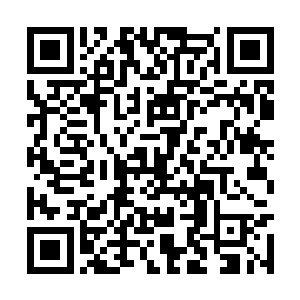 老油条的潘贵一双眼睛不断地往徐敏静的身上看去二维码生成