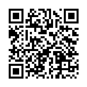 老爷子梅文化蹲着正在收拾手里的鱼呢二维码生成