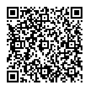 老鼠牙的仆人点头哈腰的簇拥着一位衣着华贵的八字胡中年男人从传送阵中走了出来二维码生成