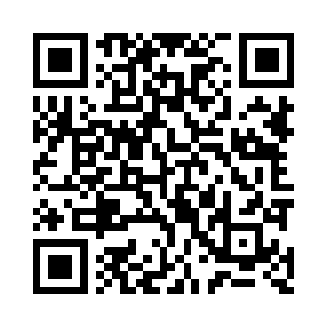 而一旁哪个十八岁左右的可爱的小女生却喊她二维码生成