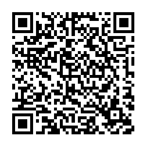 而一股股邪恶的力量却是从中间一名蜷缩着的魔鬼身上不断辐射出来二维码生成