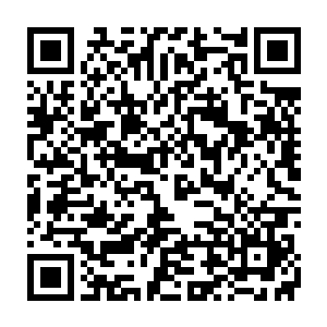 而一颗颗闪烁着不同颜色的水晶正在木架上散发着各自绚丽璀璨的光芒二维码生成