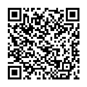 而三个一直在逃跑的人分别跑向了三个不同的方向二维码生成