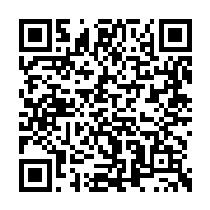 而上官燕与林辰依旧坐在了前排的正副驾驶位上二维码生成