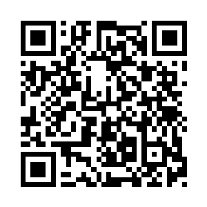 而不远处一直没有动静的乔安娜也突然出手二维码生成