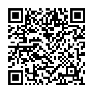 而且他还坐在了本来属于卢库酋长的主人位置上二维码生成