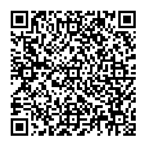 而且他还是作为一个配角存在的――给从前场一路飞奔回到禁区里解围的荣光做了一个非常棒的配角二维码生成