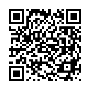 而且光柱周围都是金色的丝线缠绕二维码生成