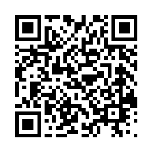 而且其他的人都分成了两股将道路让开二维码生成