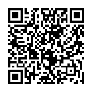 而且前四周相加在东观书店创造的十三万六千多张的销量二维码生成
