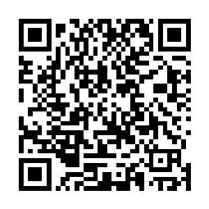 而且当他看到对方将黑甲的标致按在自己的衣领上的时候二维码生成