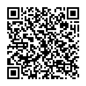 而且抢走他车子的人现在已经乘坐一辆本田商务车上了旁边的岔道二维码生成