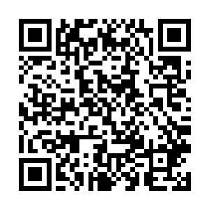 而且更为过分的是这个女孩身上基本没有穿什么衣服二维码生成