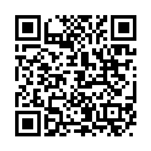 而且有意无意的用胸前的一堆白腻大杀器二维码生成