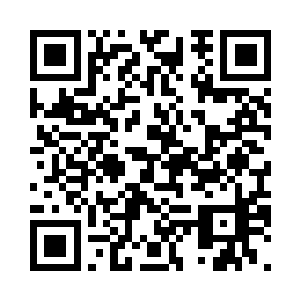 而且现在小秋眼睛还直勾勾地看着我二维码生成